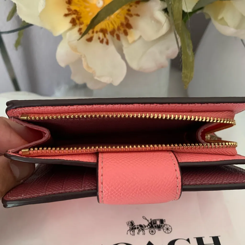 NWOT Coach Medium Leather Corner Zip Wallet - Image 4