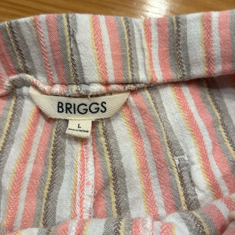Briggs women’s linen /rayon blend striped shorts size large . - Image 3