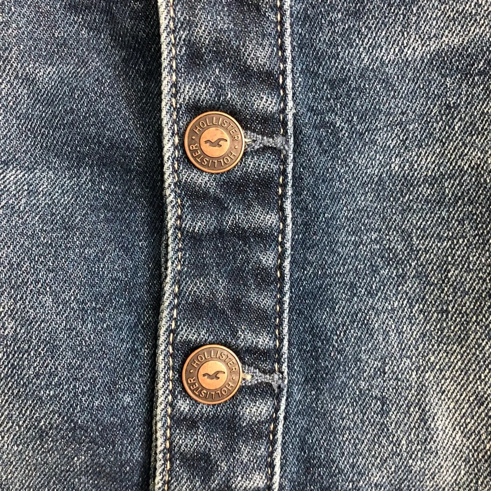 Hollister Vintage Stretch High-Rise Denim Skirt.  Size 5, w27 - Image 5