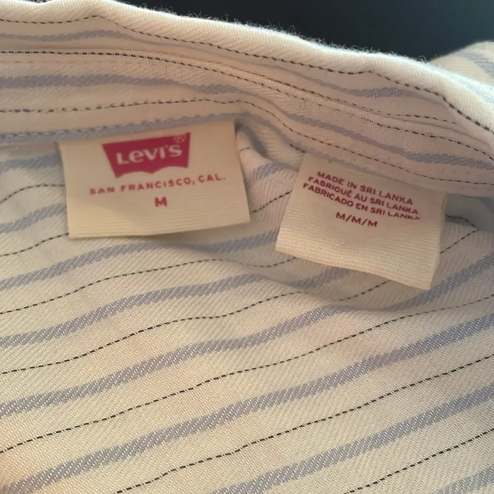 😍😍 Cutest Levi’s White / Blue Striped Button Down Long Sleeve Shirt - Image 8