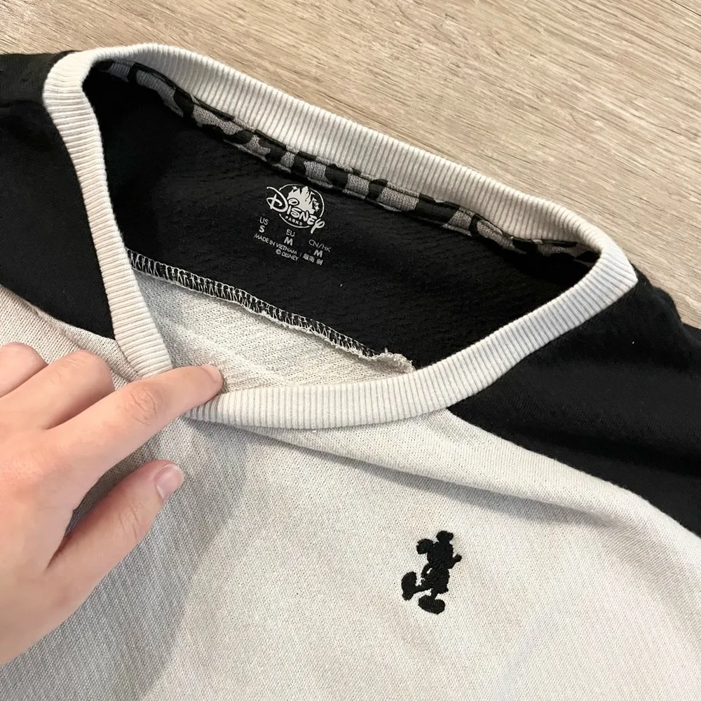 Disney Parks Women Animal Kingdom Mickey Leopard Animal Print Long Sleeve Top S - Image 5