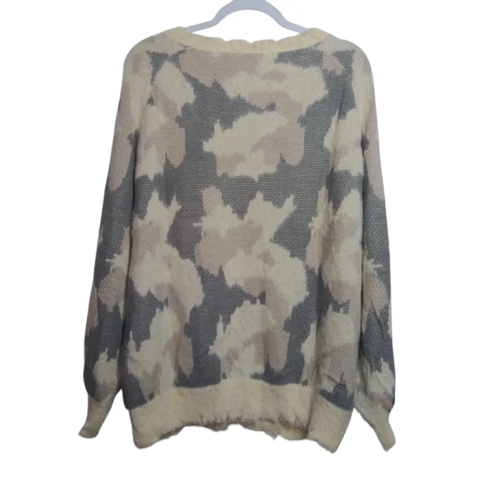 Umgee Pullover Camouflage Camo Gray Cream Soft Fuzzy Sweater Size XL NWT - Image 3