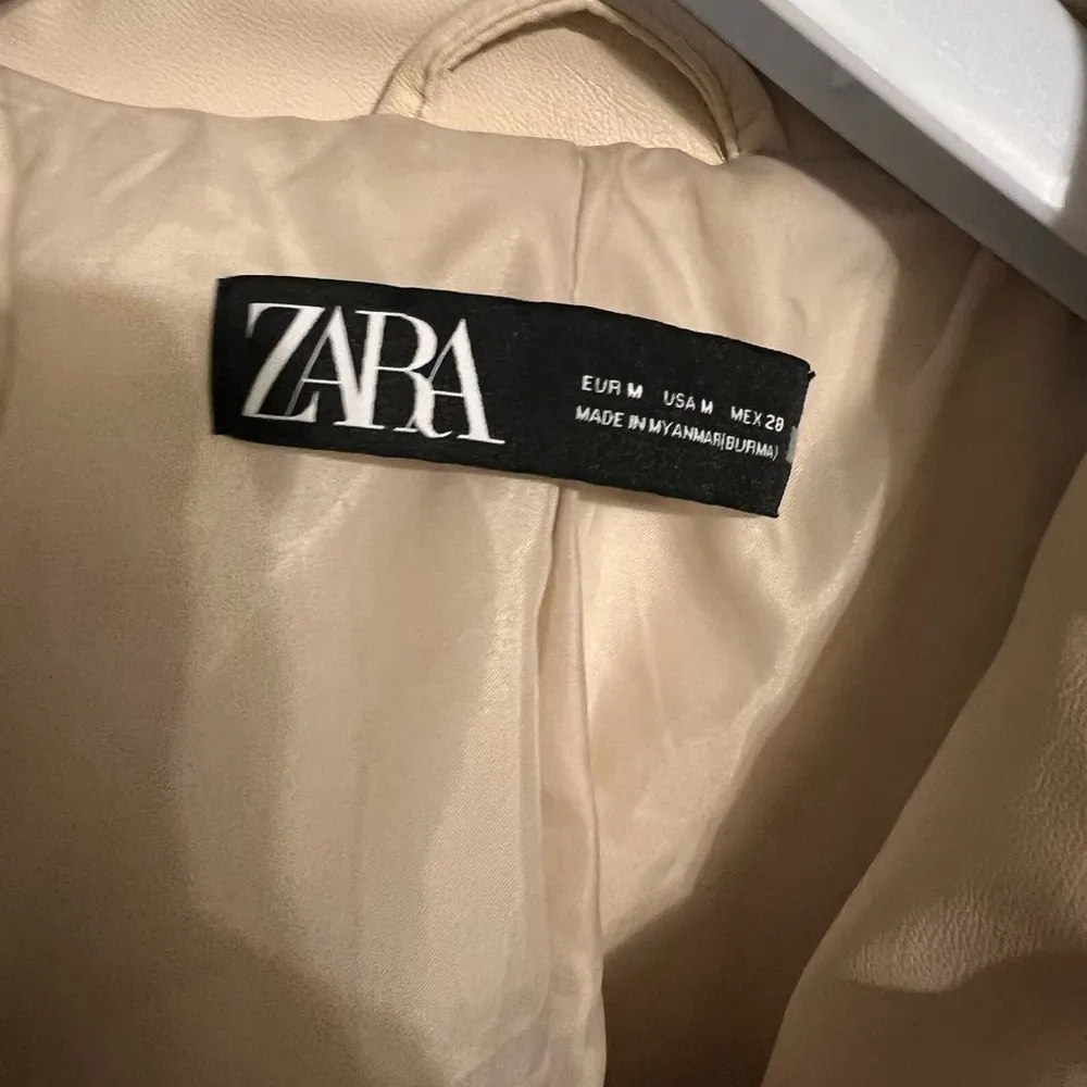 Cream Cropped Leather Jacket Size M - Image 4