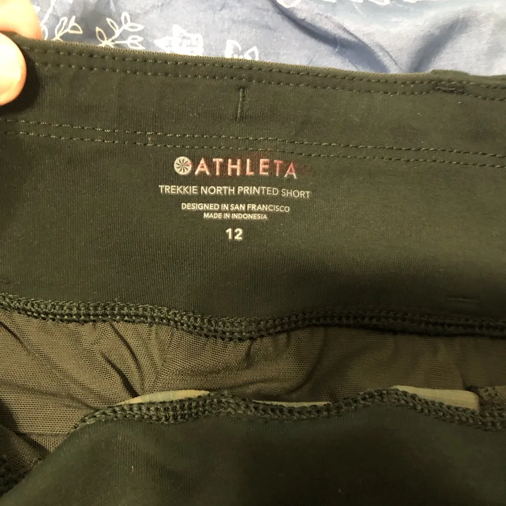 Athleta Trekke North floral shorts women’s size 12 athletic green‎ vacation - Image 3