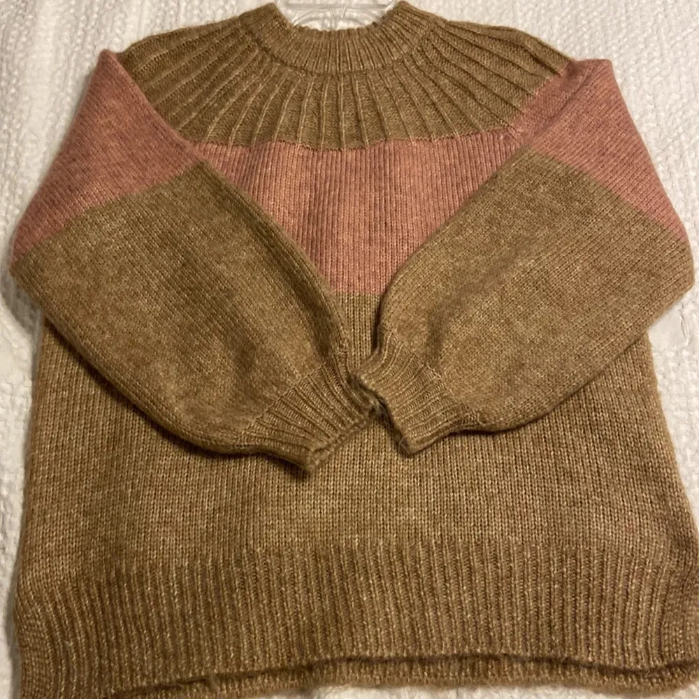 LUSH Sweater size S excellent condition so beautiful sweater mocha pink color - Image 5