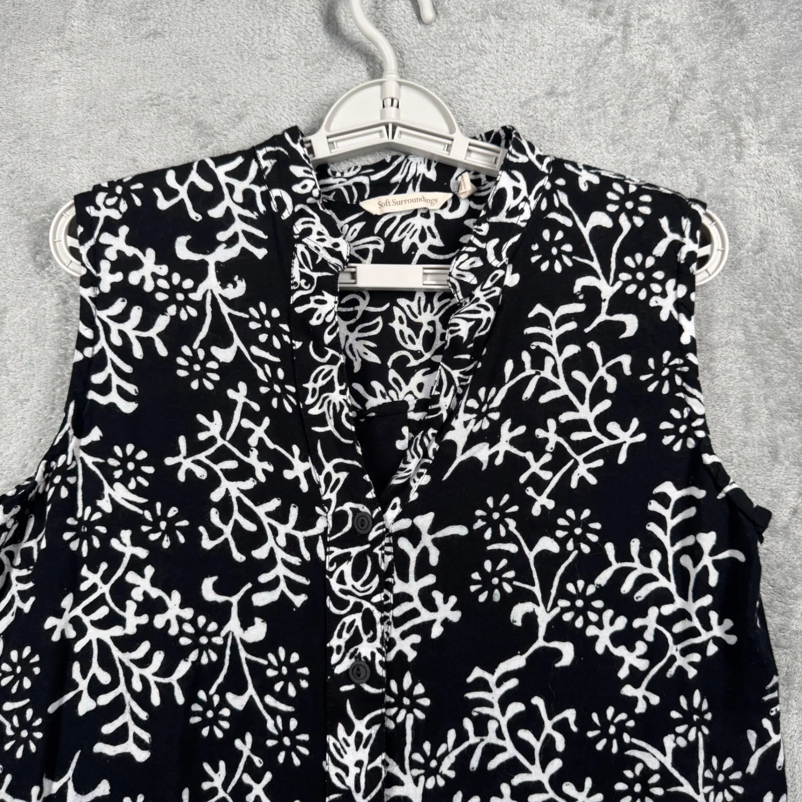Soft Surroundings Sleeveless Blouse Tunic M Black White Rayon Boho Floral Print - Image 4