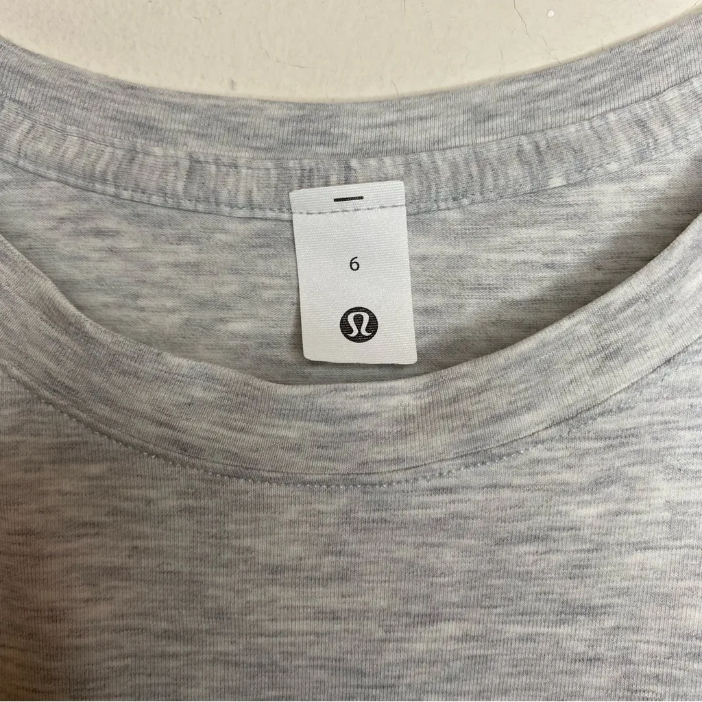LULULEMON Love Crewneck Curved Hem Active T-Shirt Heathered Light Gray Sz 6 - Image 5