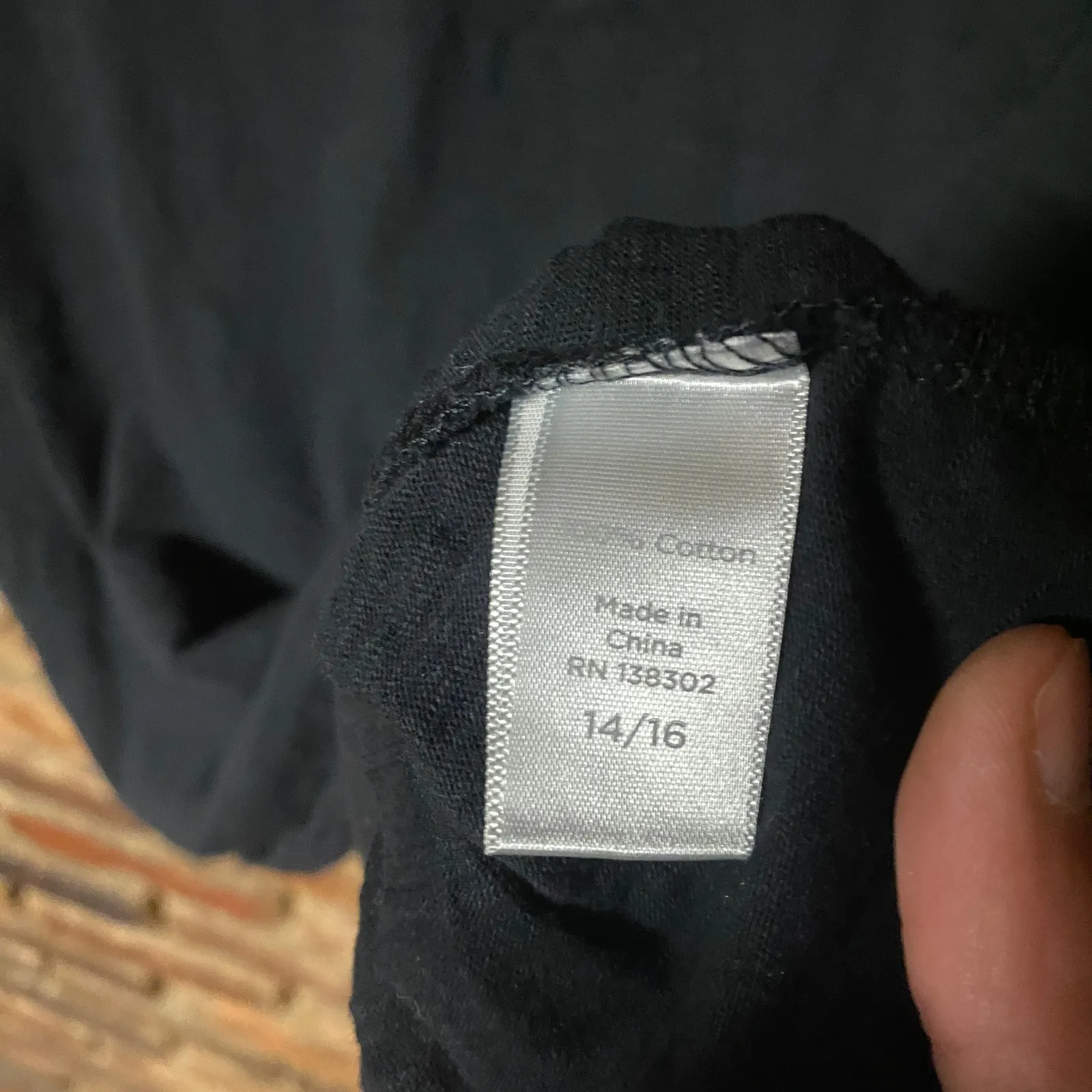 Avenue Black Short Sleeve V-Neck Pocket T-Shirt Women's Size 14/16 - Image 3