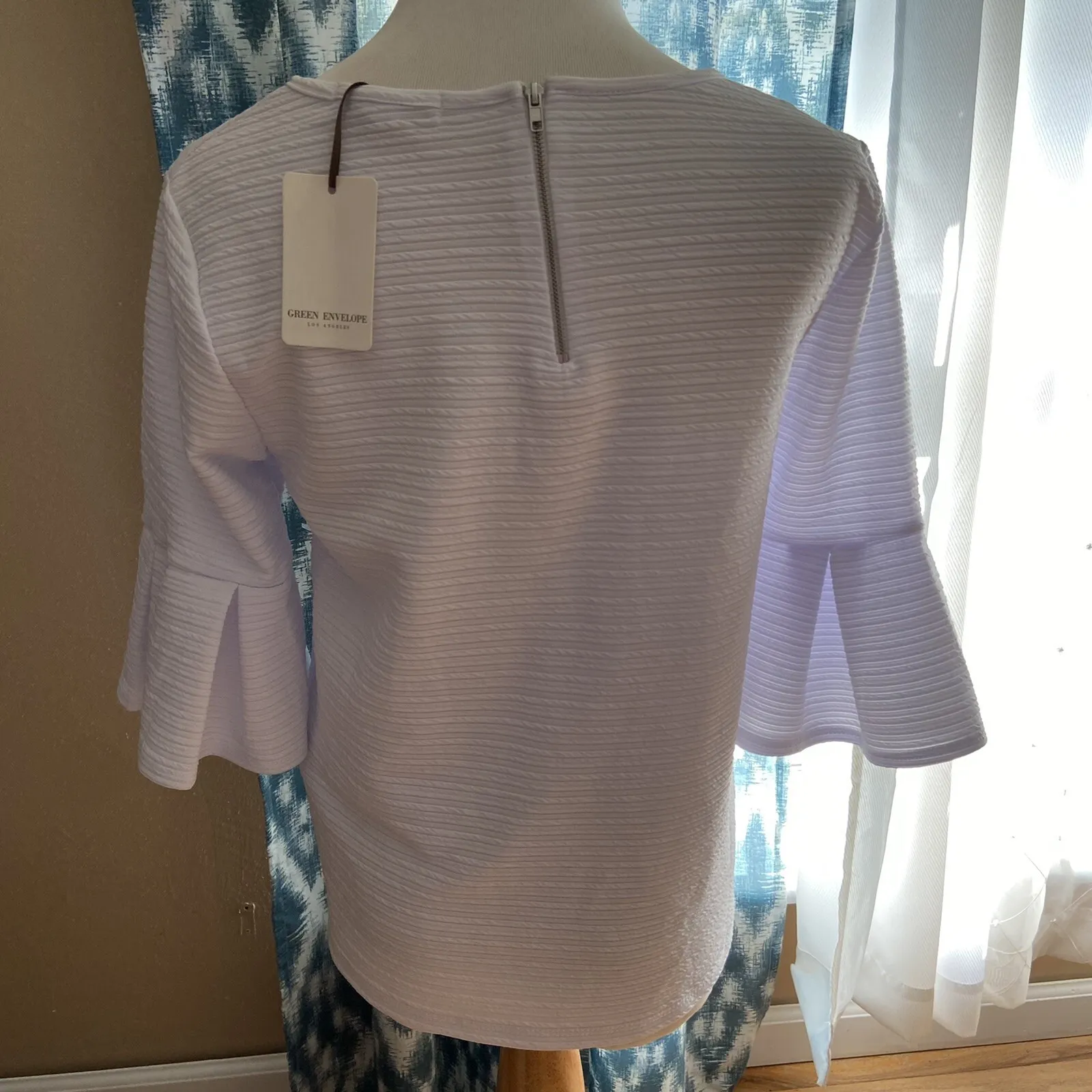 NWT GREEN ENVELOPE White Bell Sleeve Top Size S - Image 3