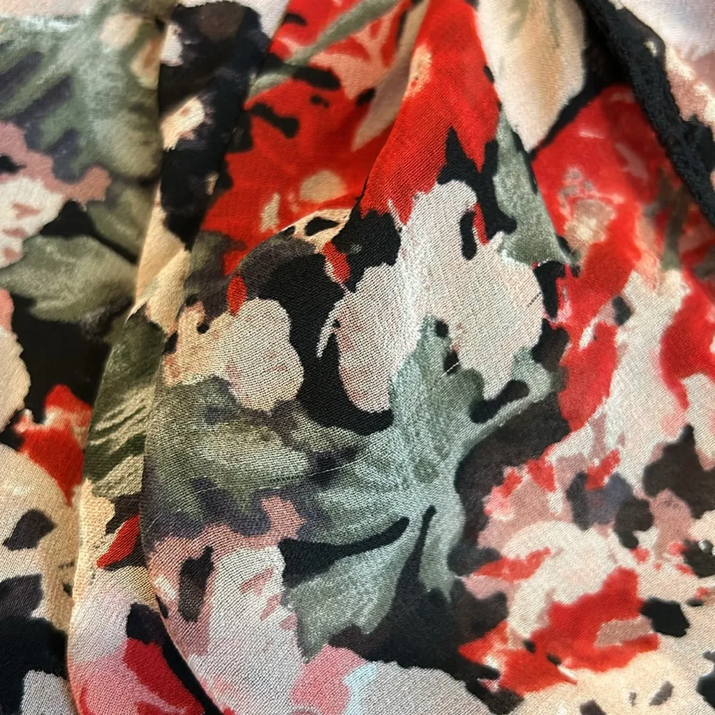 3/$15 JOIE floral romper - Image 7