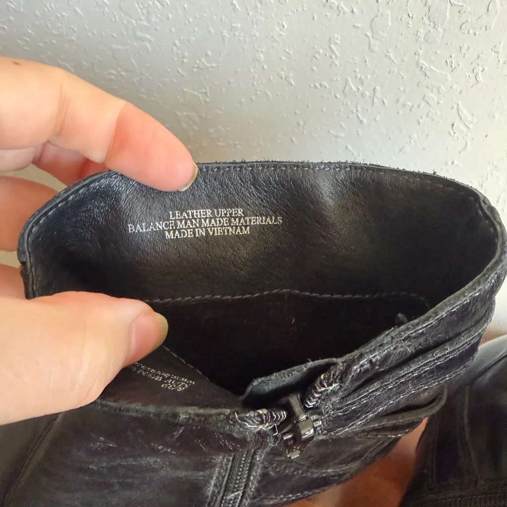 Born Black Leather Buckle Accent Heeler Ankle Booties Womens 8 Grunge Biker - Image 5