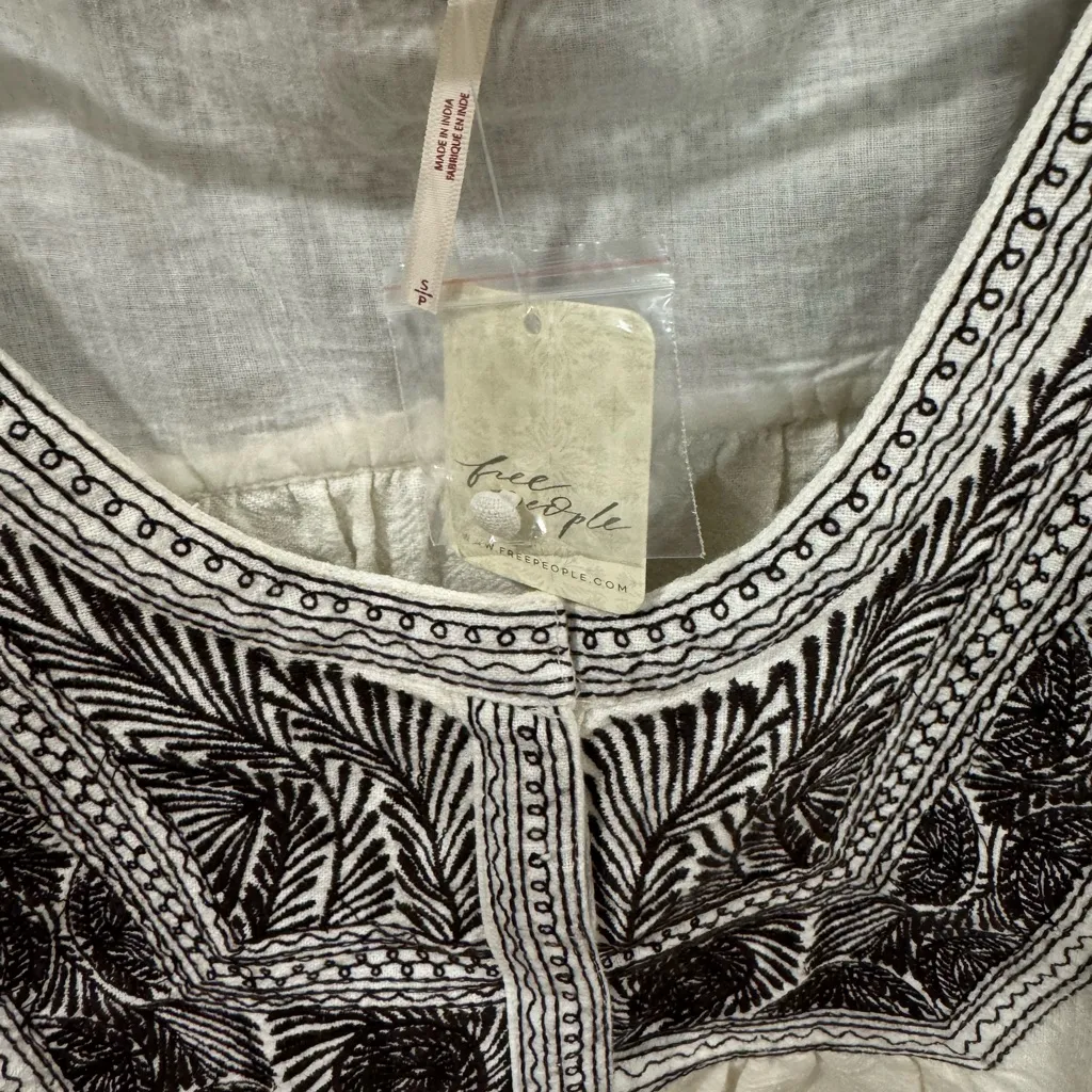 RARE BOHO BEAUTY! $148 Free People Embroidered Iggie Top, Small - NWT! - Image 10