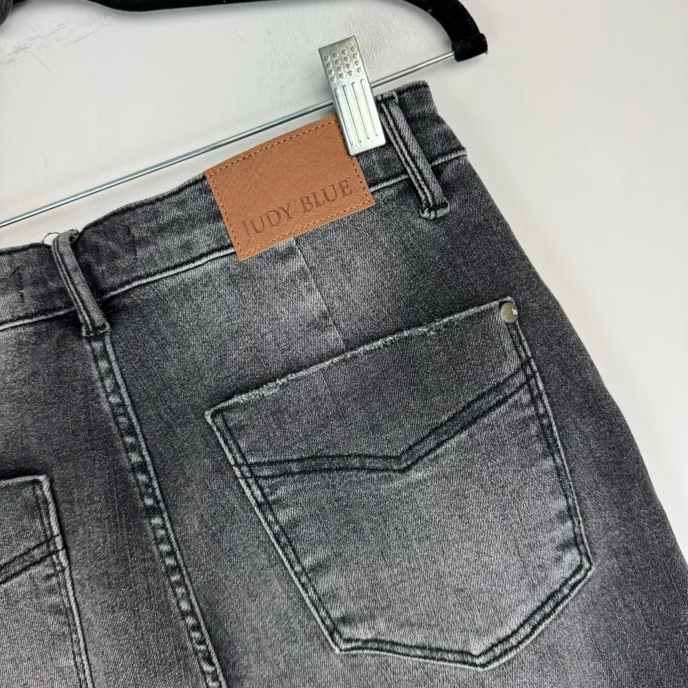 Judy Blue Wide Leg Crop Jeans Sz 28 High Rise Raw Hem Black Grey Wash - Image 12