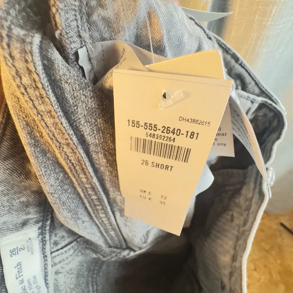 NWT Abercrombie And Fitch The Mom High Rise Jeans Acid Wash Womens size 26S/2S - Image 7