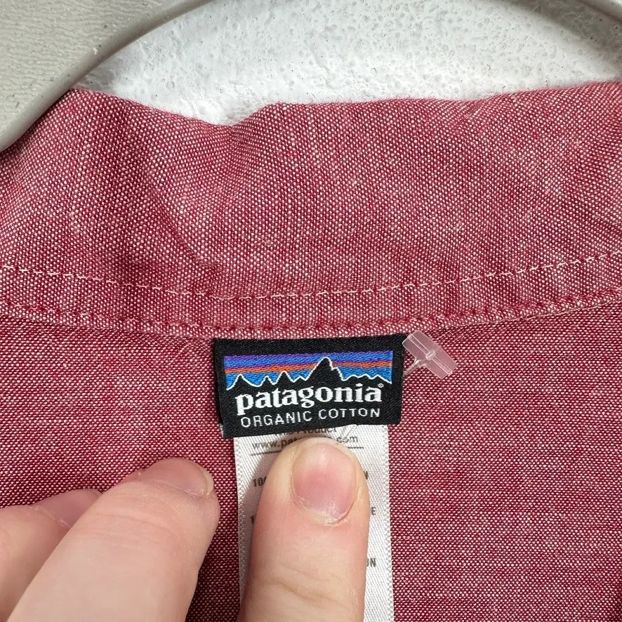 Patagonia Organic Cotton Red Pink Chambray Button Up Shirt Women's 6 Long Sleeve - Image 5