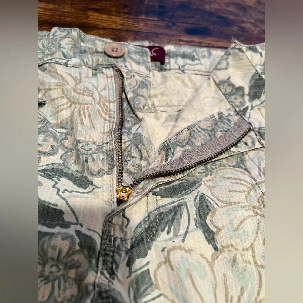 Gloria Vanderbilt | women’s paper bag style shorts. Size: 14 - Image 10