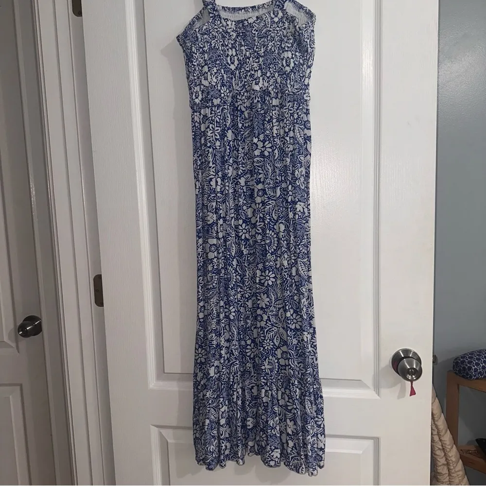 Blue and white floral midi dress - Image 2