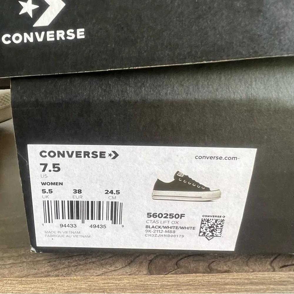 Converse Chuck Taylor All Star Lift Ox Black / White Women's Shoe Size 7.5 - Image 2