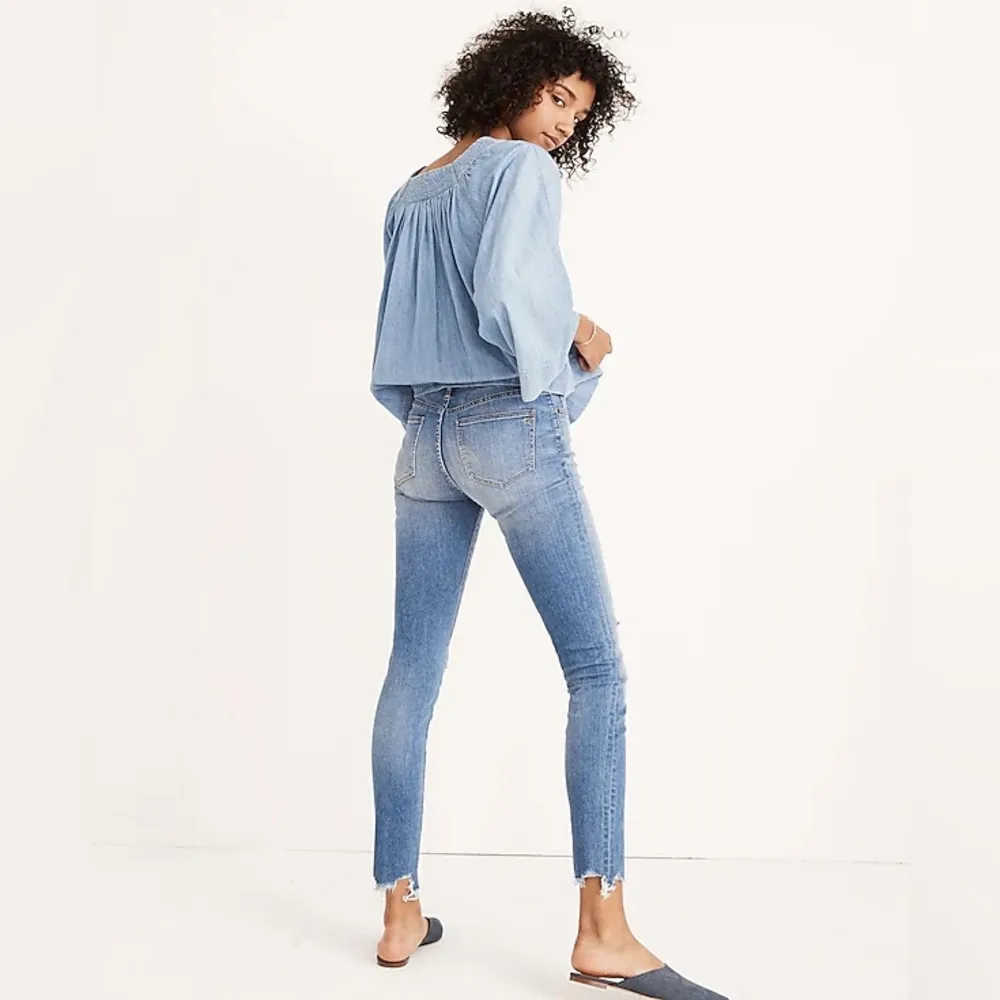 9" Mid Rise Skinny Jeans in Frankie Wash: Torn Knee Edition 25 - Image 2