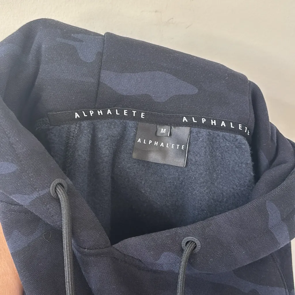 Alphalete Black Camo Cropped Hoodie Size Medium - Image 8