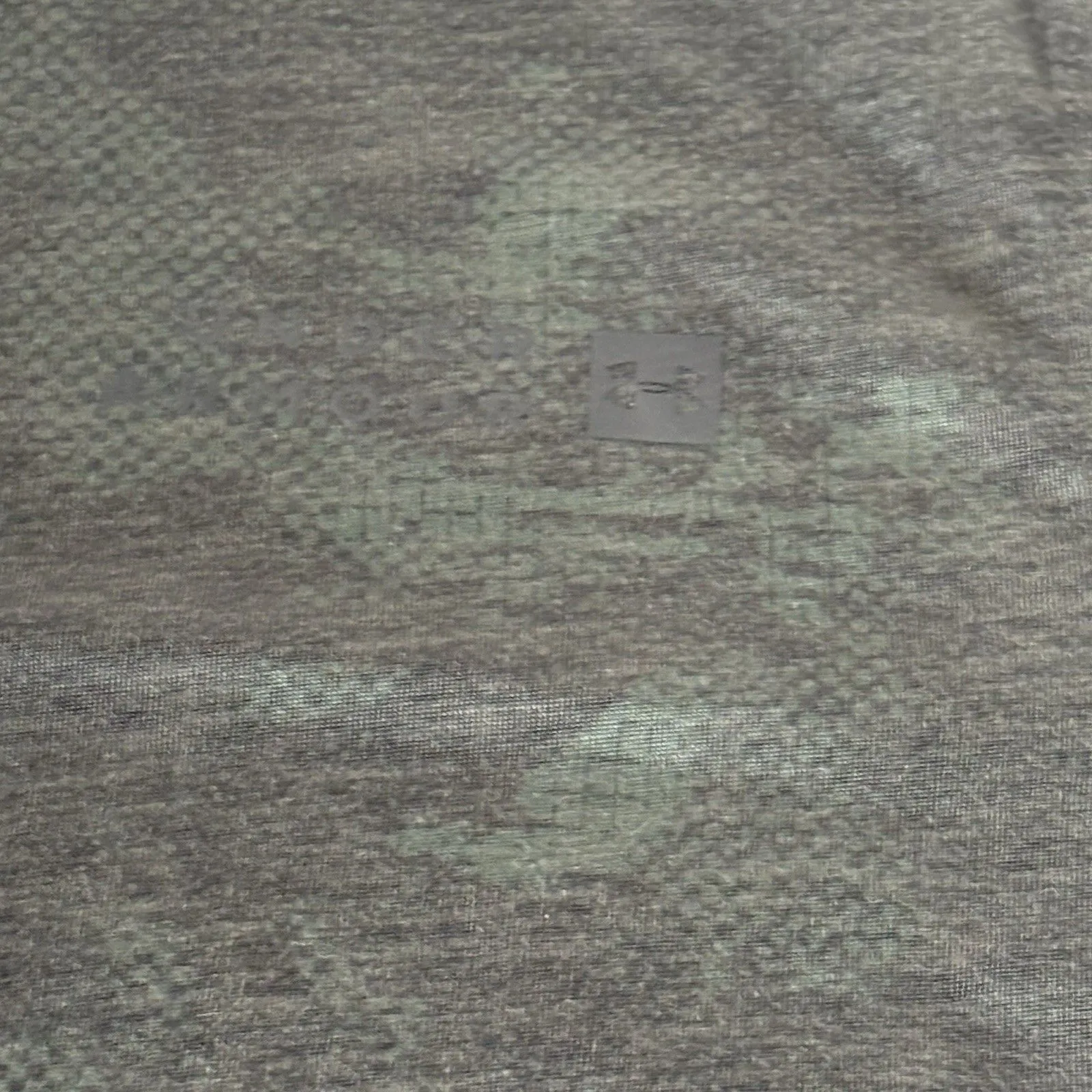 Under Armour Women's Heatgear Camo Shirt Small Loose Fit - Image 2