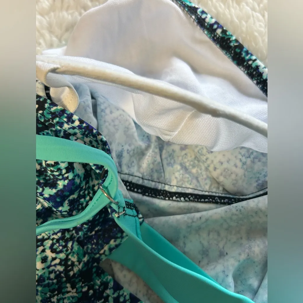 Beach Native Women's Swim Top Size 40B/C Blue - Image 4