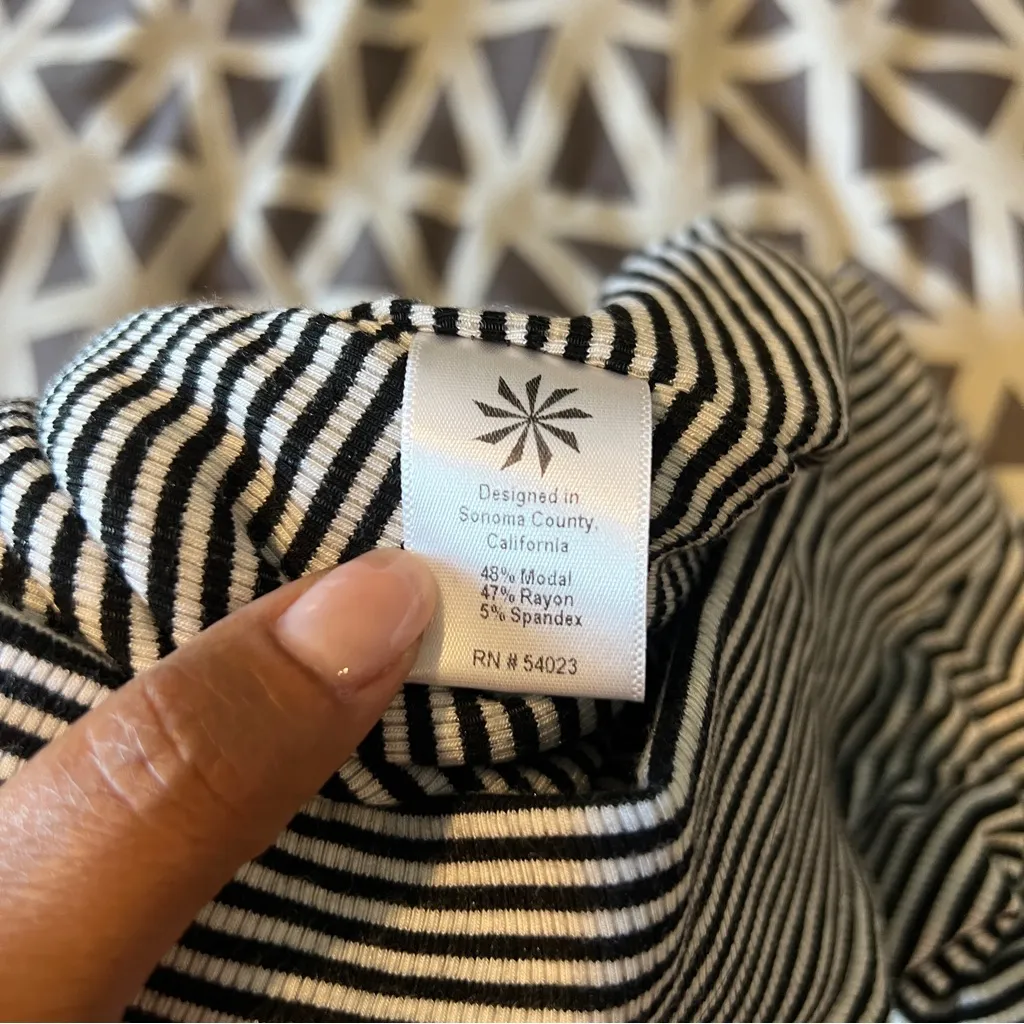 Athleta Black and White Striped Stretch‎ Knit Pencil Skirt Size S - Image 7