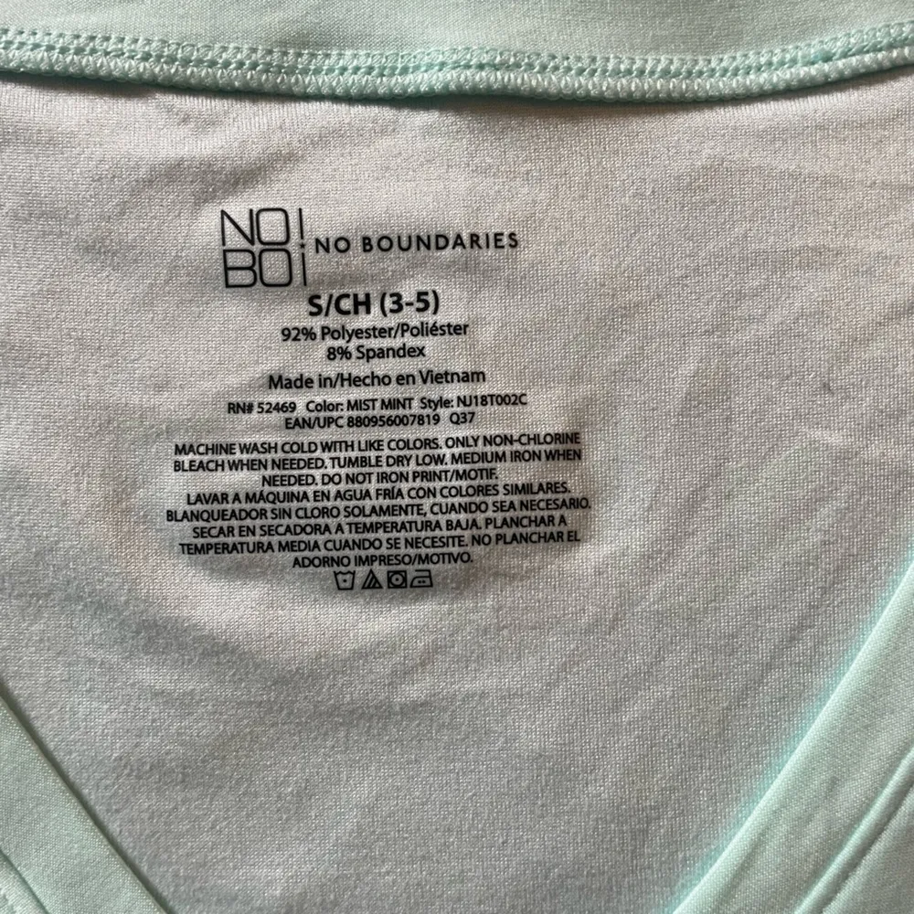 No Boundaries V-Neck Short Sleeve Active Top - Image 5