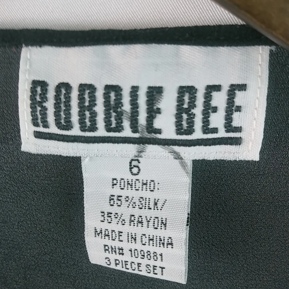 Robbie Bee 6 S Silk Sheer Floral Poncho - Image 3