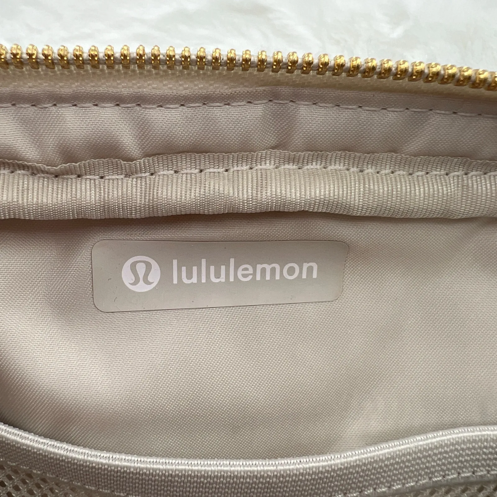Lululemon Sherpa Fleece Crossbody Everywhere Belt Bag Gold Logo Winter White Y2K - Image 15