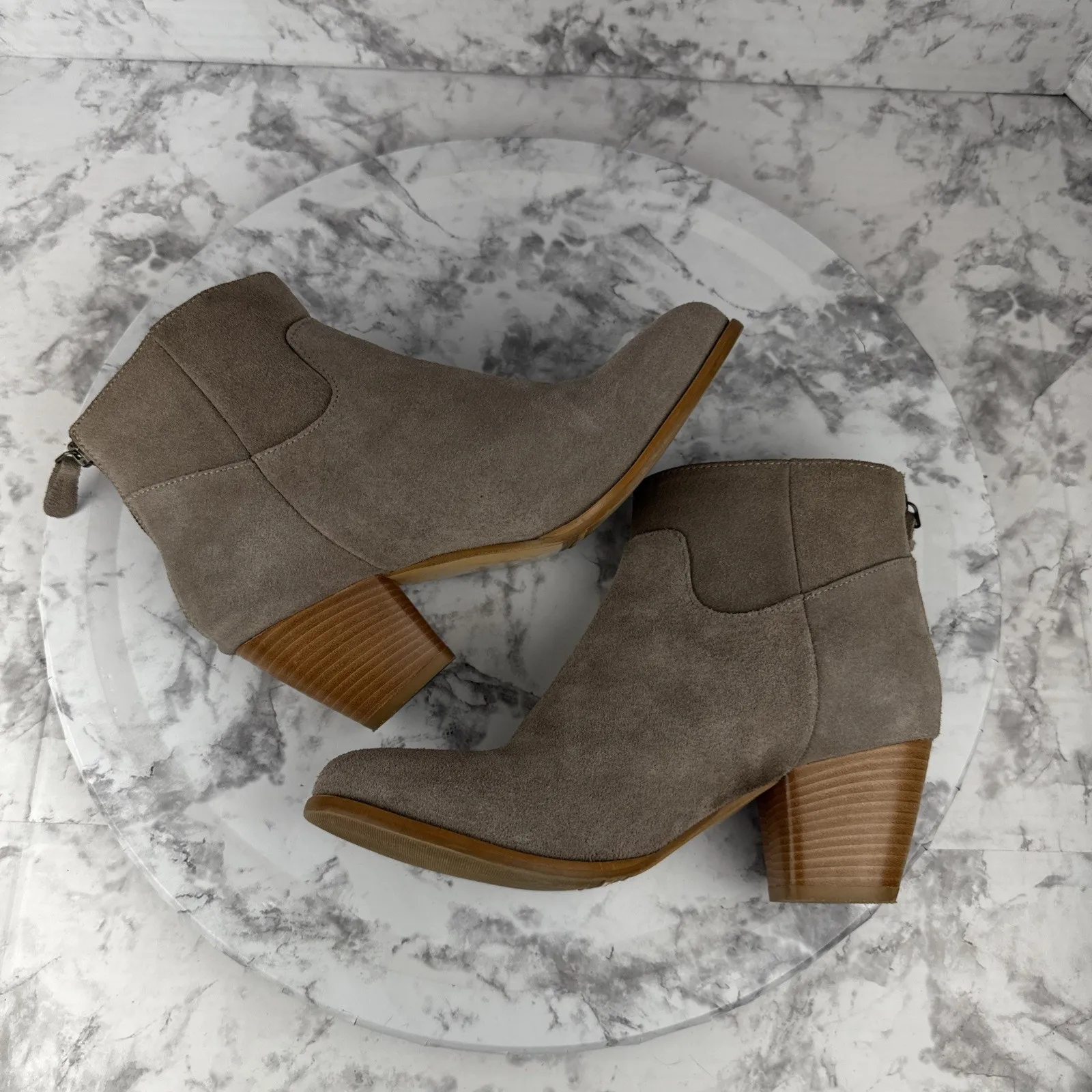 Garnet Hill Womens Gianna Back Zip Heeled Ankle Boots Size 8 Taupe Suede Italy - Image 5