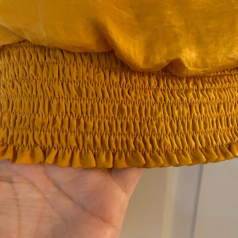 ASTR the Label Mustard Yellow Ruched Puff Sleeve Blouse, Women’s Small - Image 5