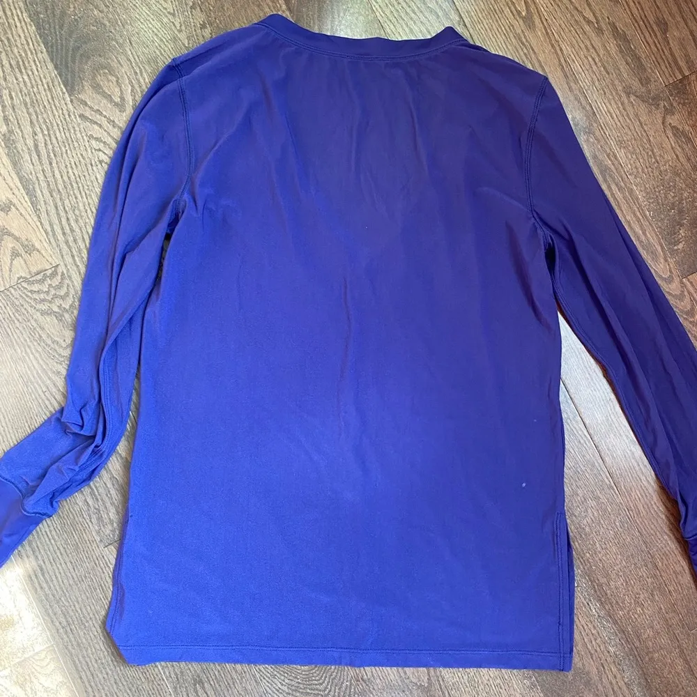 Lululemon Get Low V Neck Long Sleeve Shirt Women’s Size 2 - Image 2