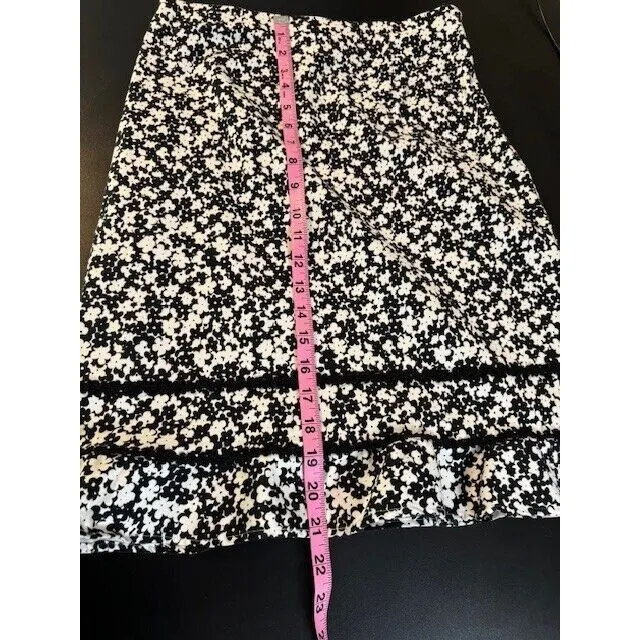 Real Comfort by Chadwicks Black & White Floral Aline Womens Skirt Size 8 - Image 4