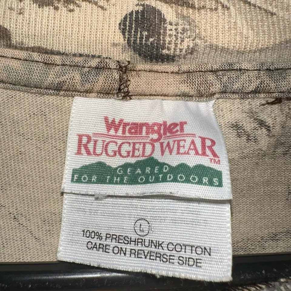 Wrangler camo shirt - Image 2