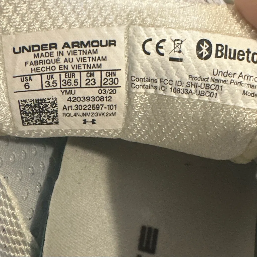 Under Armour WMNS HOVR
Infinite Women's Running Shoes
Size 6 - Image 6