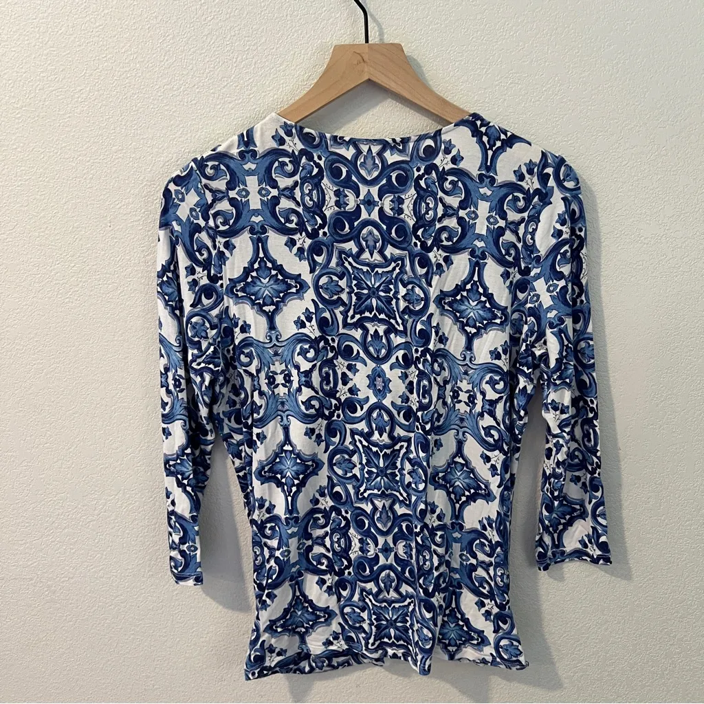 Sunny Leigh Blue White Floral Paisley Crossover Faux‎ Wrap Blouse Keyhole Size M - Image 2