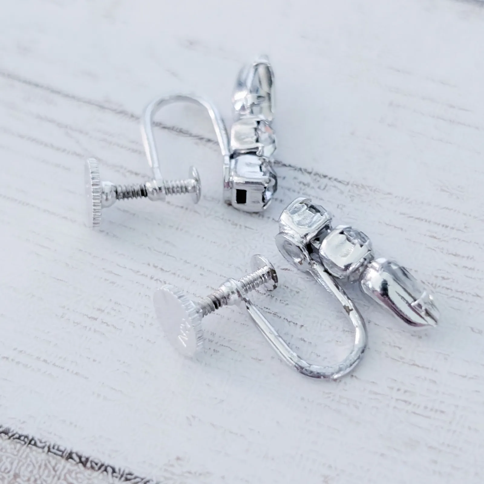 Vintage Screw On Earrings - Image 3