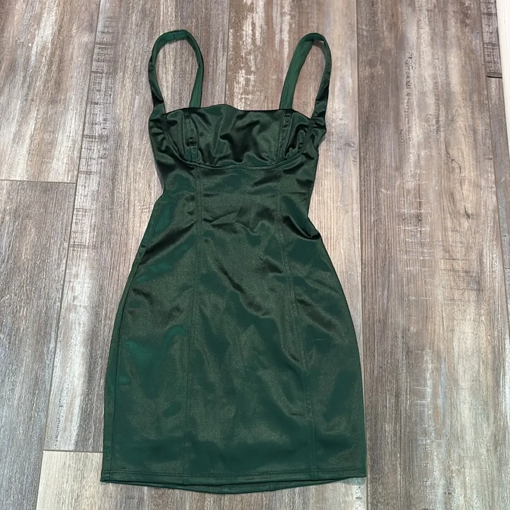 Lucy in the Sky- Maxine Satin Bodycon Dress in Green small - Image 9