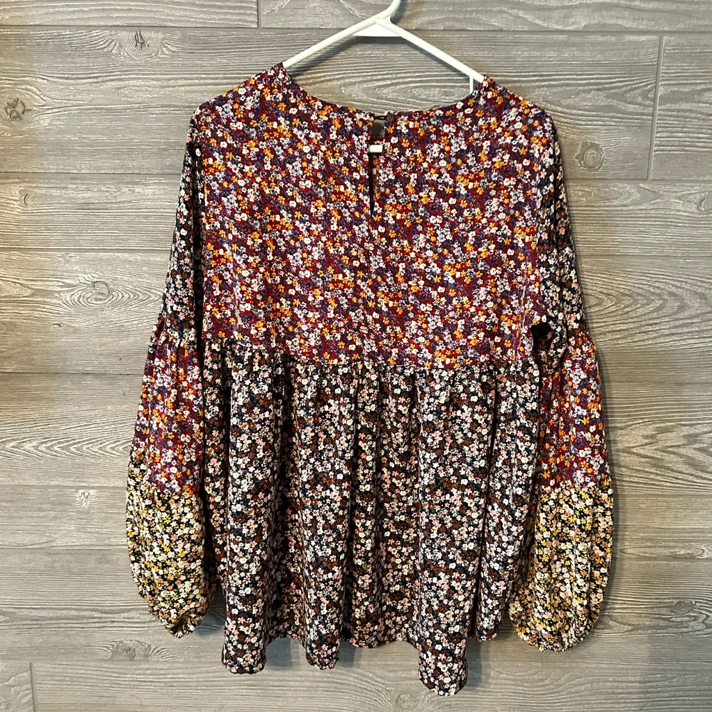 And The Why Flowy Blouse size medium‎ floral top Red - Image 3