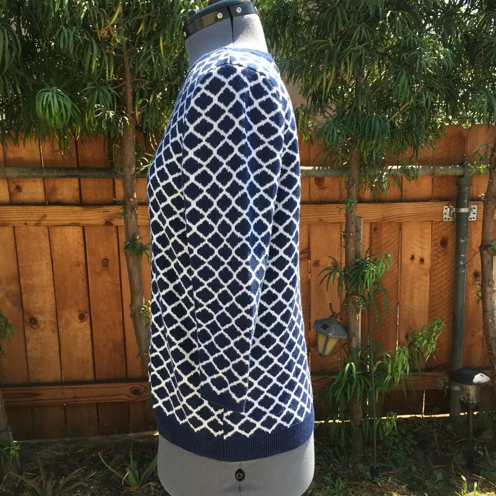 Liz Claiborne sweater - Image 3