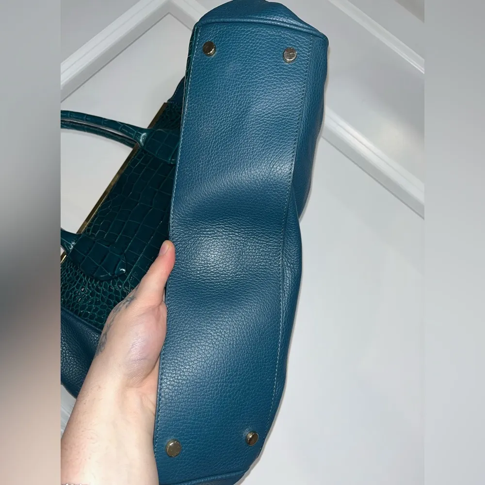 Rowallan of Scotland Genuine Leather in Crocodile Pattern w/ Gold Metal Accents - Image 8