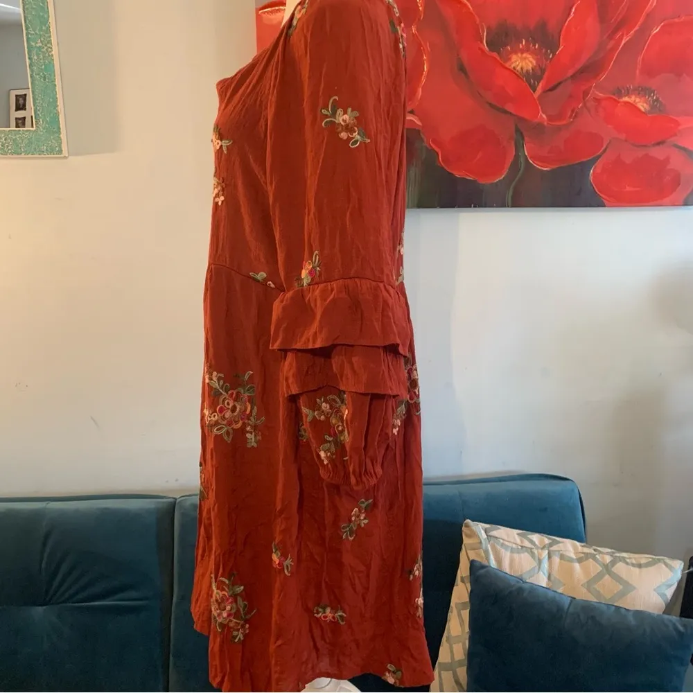 Fig and Flower Size L Dress Enbroidered Flowers Ruffle 3/4 Sleeve V - Image 5