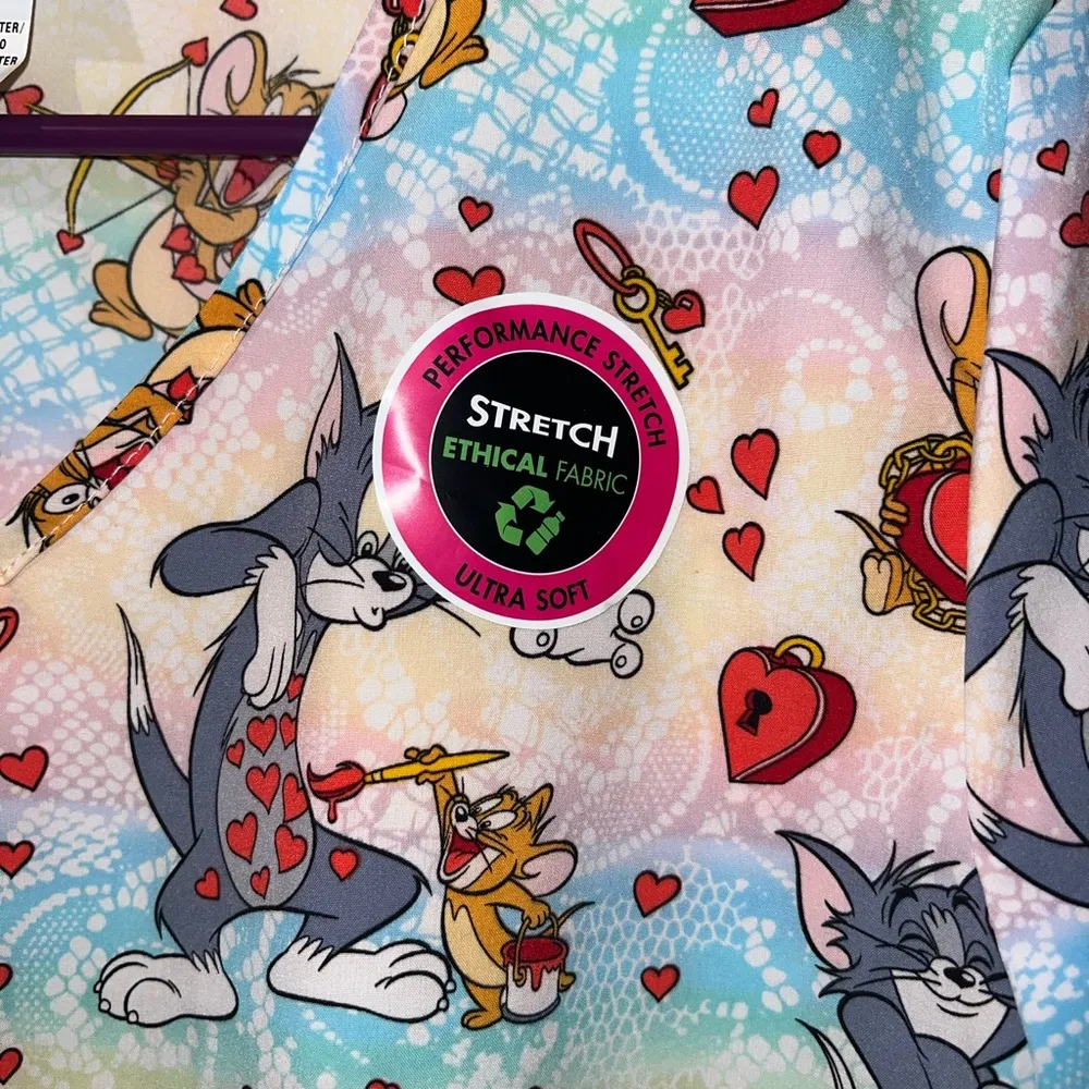 NWT Tom & Jerry Valentine Scrub Top V - Image 6