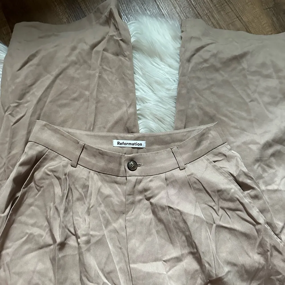 REFORMATION Mason Pant In Khaki - Image 6