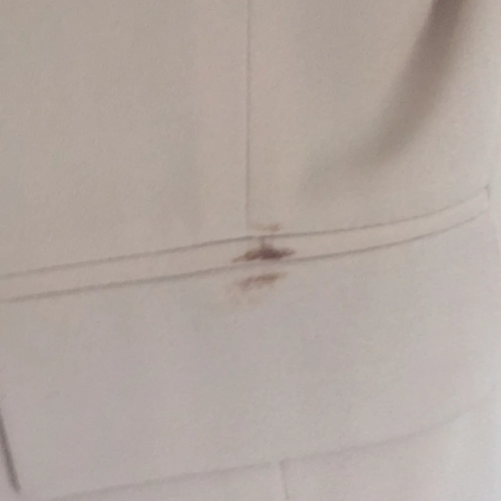 Tan blazer with tortoise buttons - Image 3