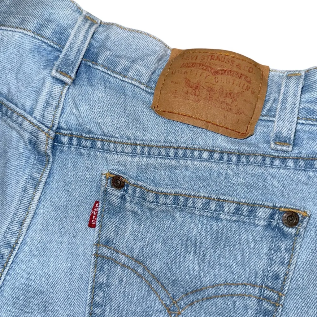 Vintage Y2K Levi’s Exposed Button Fly Denim Jean Shorts 5 / 28 Light Wash 2001 - Image 4