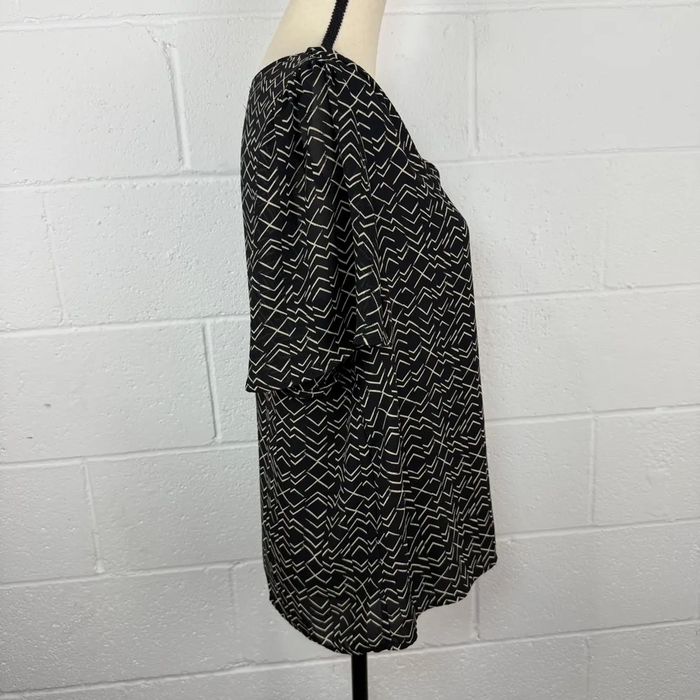 Nordstrom Rack Women's Black & Tan Broken Diamonds V-Neck Flutter Sleeve Blouse - Image 5