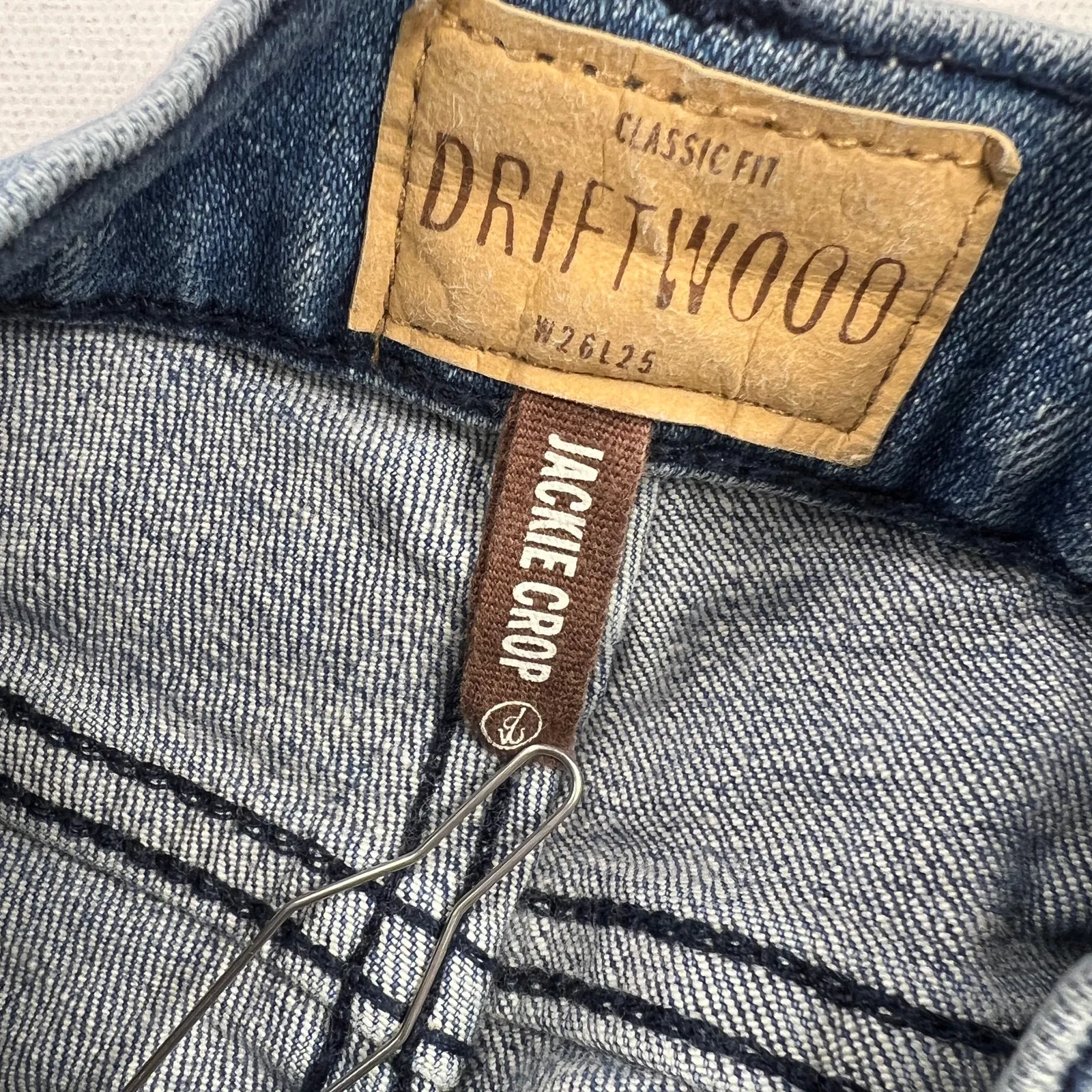 Driftwood Jackie Crop Embroidered Floral Cuffed Jeans Medium Wash Size 26 - Image 4