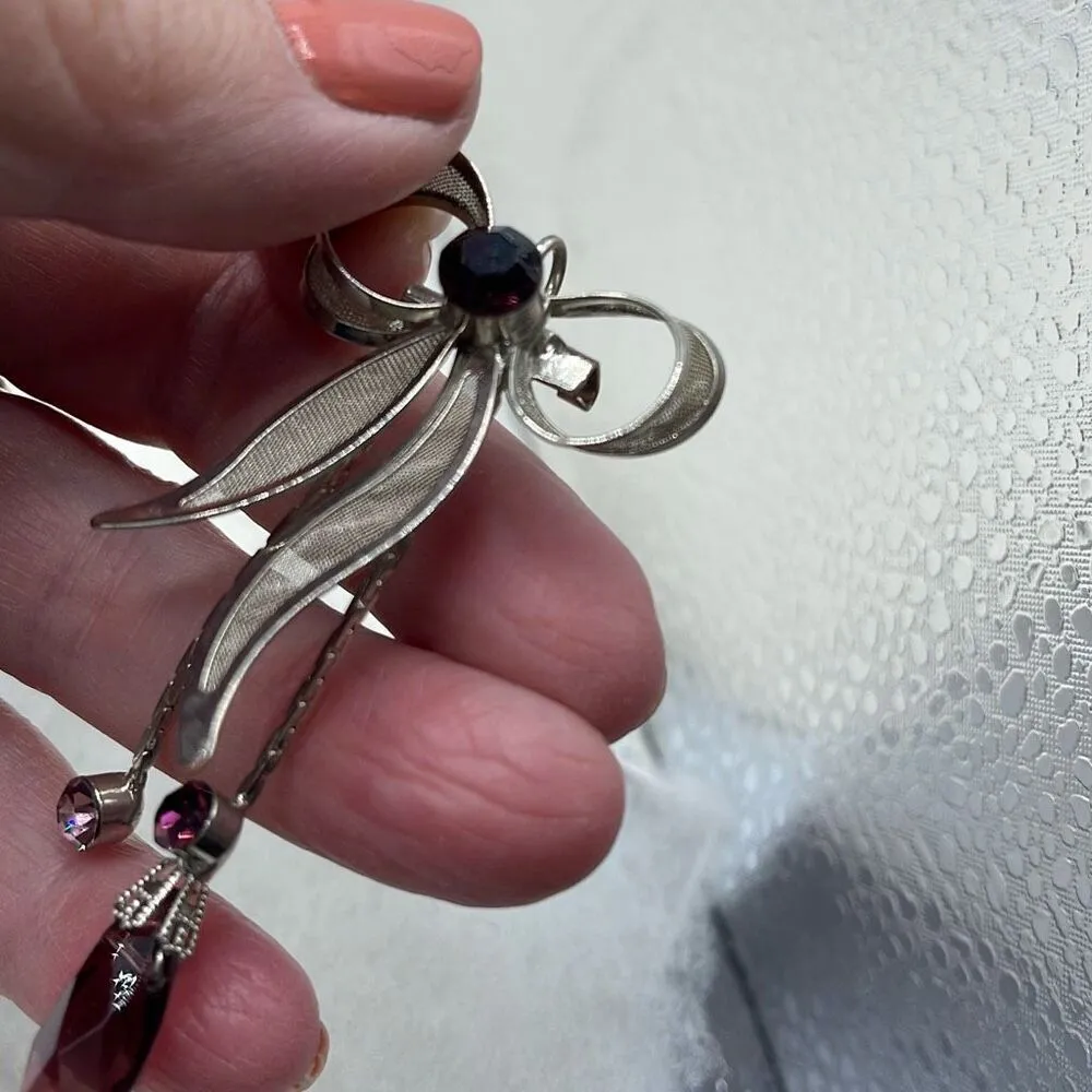 Vintage Edwardian styled silver tone mesh and dangle facetted glass stones brooc - Image 3